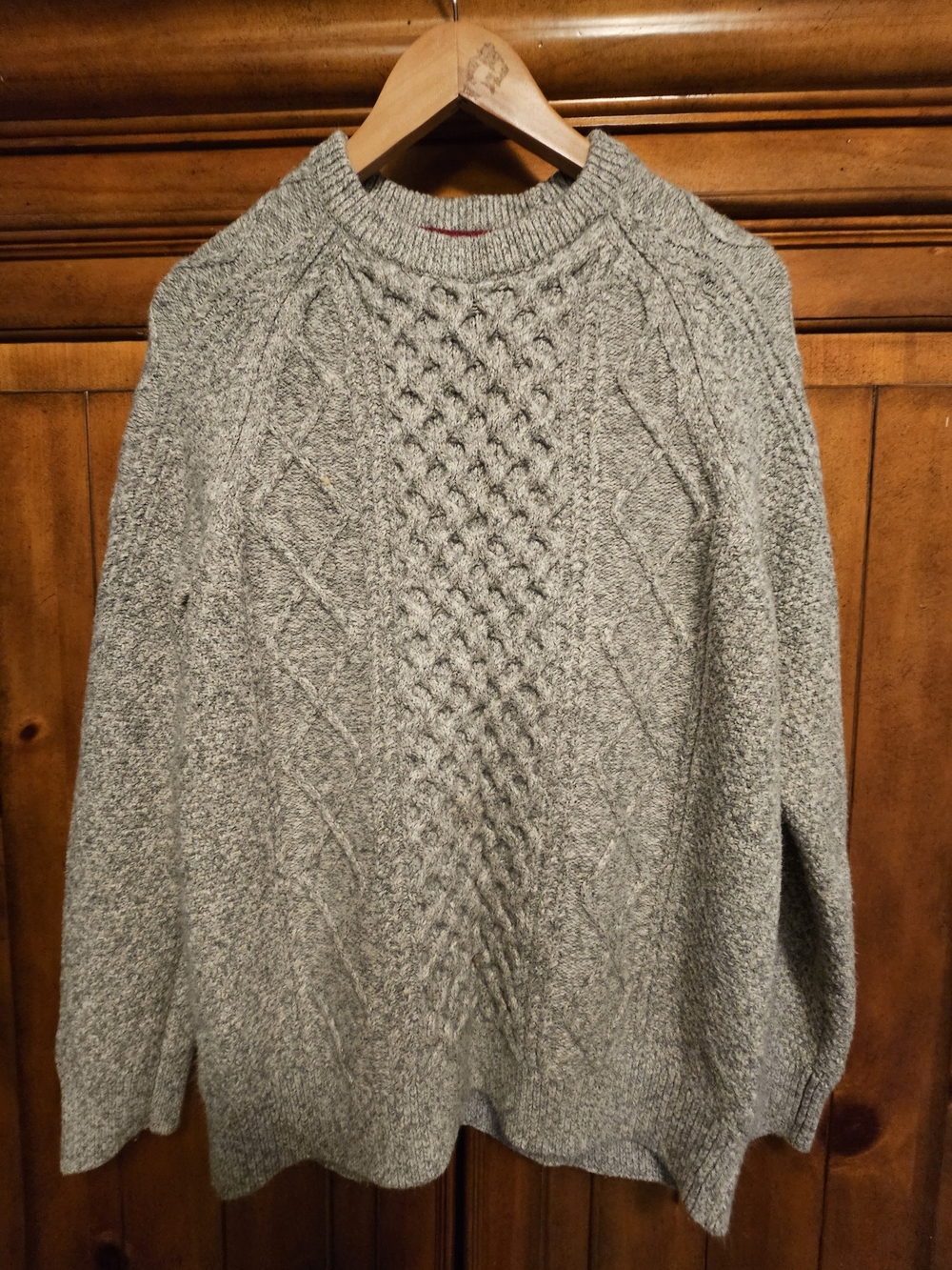 Men's Crewneck Cable Knit Sweater in Gray